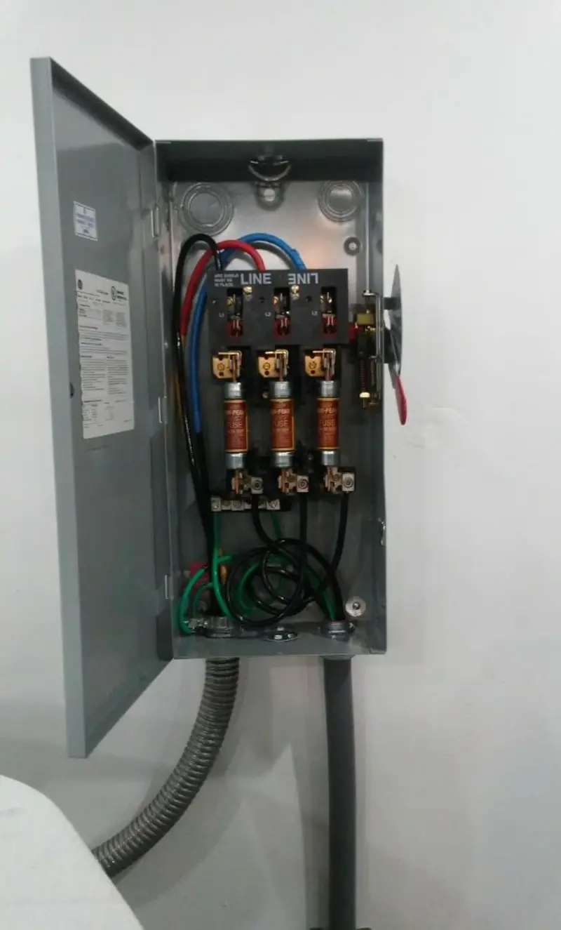 Three-phase disconnect switch installed for Smoke Detector Installation in Sandy Creek